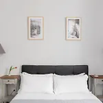 Trastevere Modern 4Br 4Baths, Wifi, Ac, Custom Kitchen, Living Room