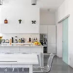 Trastevere Modern 4Br 4Baths, Wifi, Ac, Custom Kitchen, Living Room