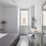 Trastevere Modern 4Br 4Baths, Wifi, Ac, Custom Kitchen, Living Room