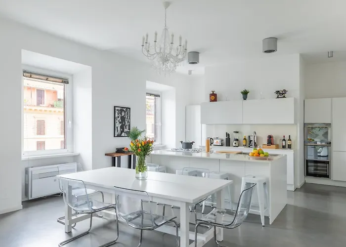 Trastevere Modern 4Br 4Baths, Wifi, Ac, Custom Kitchen, Living Room