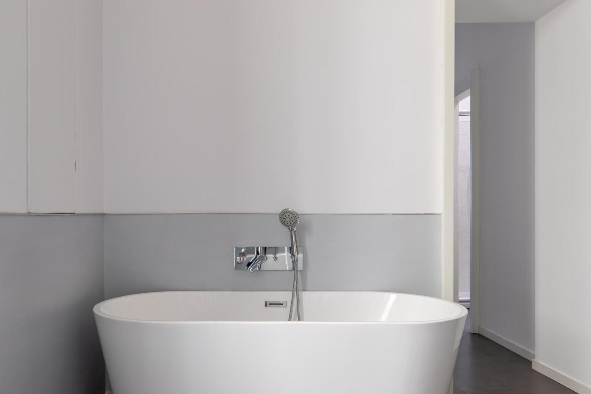 Trastevere Modern 4br 4baths, Wifi, Ac, Custom Kitchen, Living * Rom
