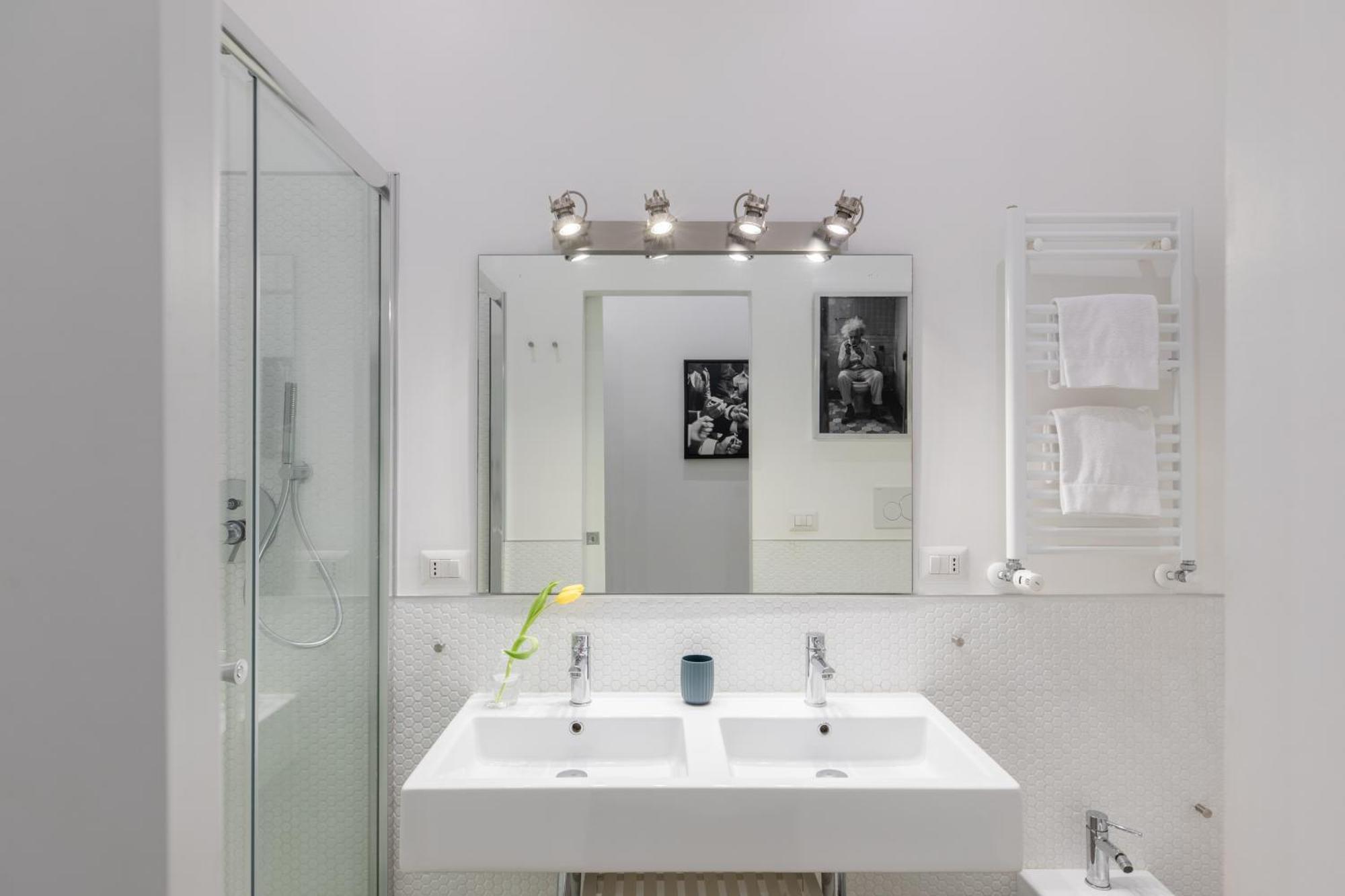 Trastevere Modern 4br 4baths, Wifi, Ac, Custom Kitchen, Living Rom