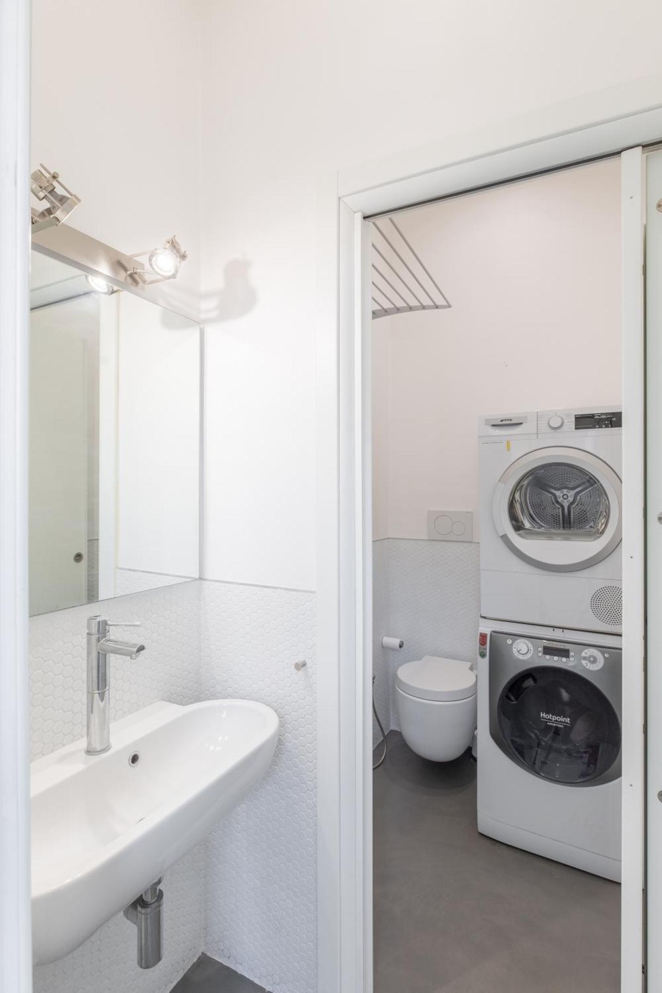 Trastevere Modern 4br 4baths, Wifi, Ac, Custom Kitchen, Living *