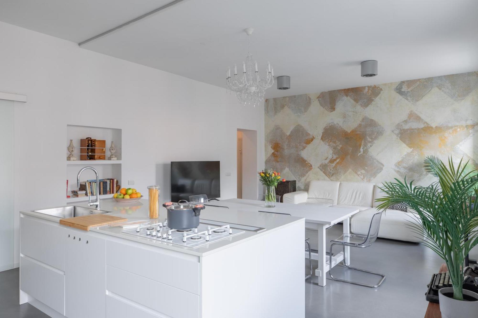 Trastevere Modern 4br 4baths, Wifi, Ac, Custom Kitchen, Living